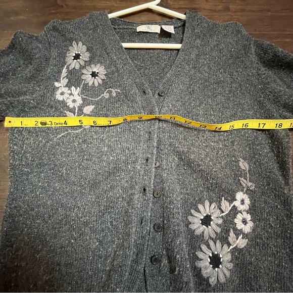 Vintage knit grey sweater with flower embroidery button up v neck small medium - Picture 5 of 5
